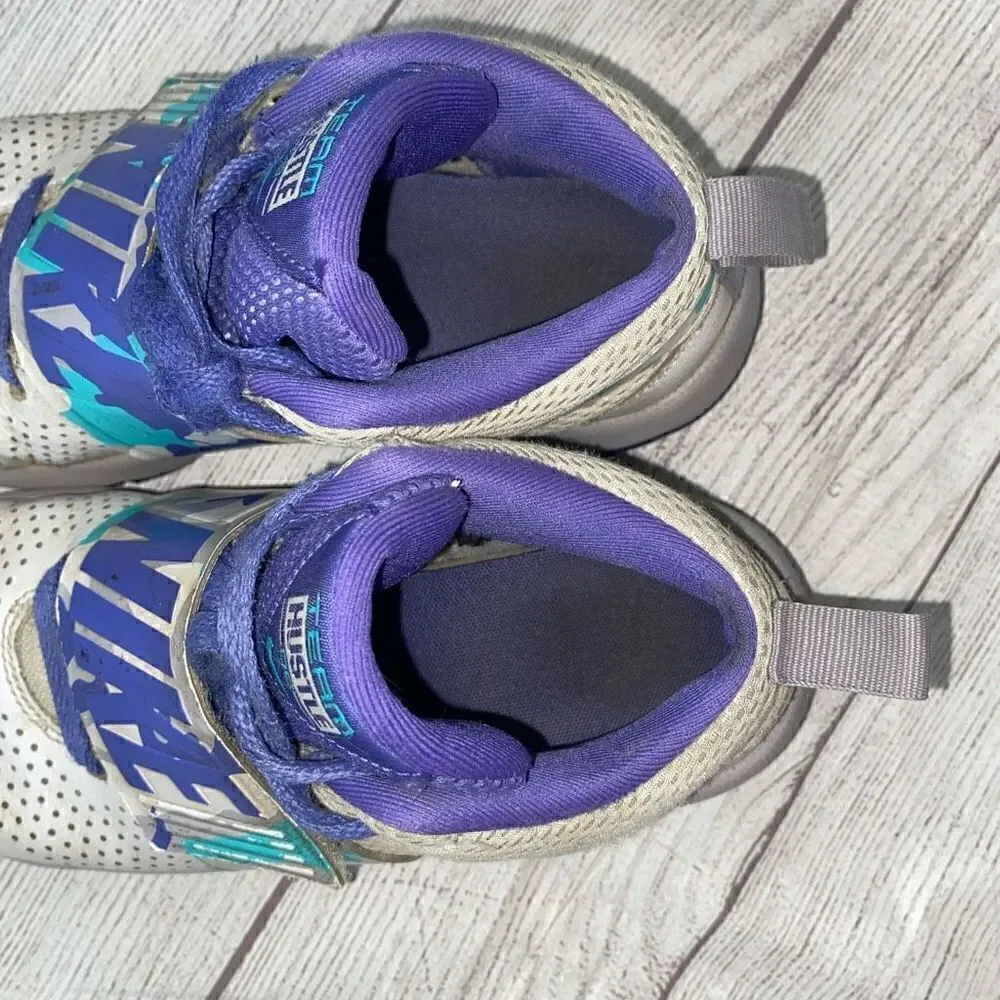 Nike Team Hustle basketball shoes youth boys 5 purple & grey